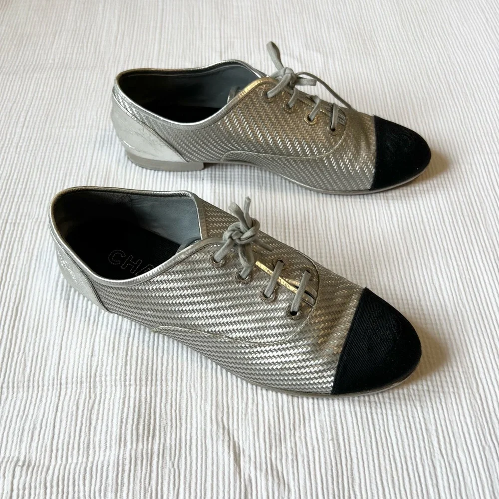Pre owned Chanel Oxford Loafers Metallic Silver w/Black Toe Size 38 1/2 - Picture 2 of 12